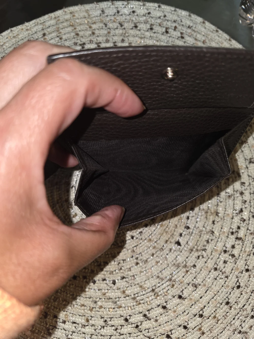 Gucci Mens Brown Pebbled Leather Wallet with Embossed Logo